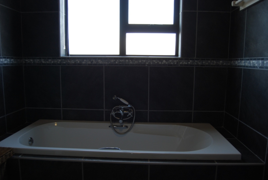 To Let 3 Bedroom Property for Rent in Calypso Beach Western Cape